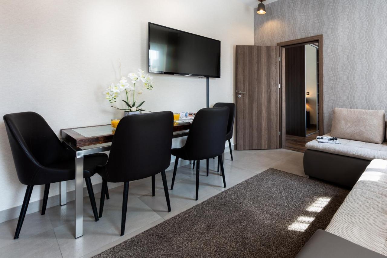 Aparthotel New Lux Wroclaw Exterior photo